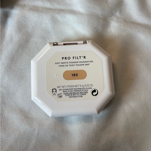 Fenty beauty pro filt’r powder foundation in 180 - Picture 2 of 4